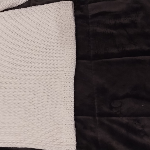 VINTAGE White Cable Knit Chunky Crew Sweater Unisex - Picture 5 of 11